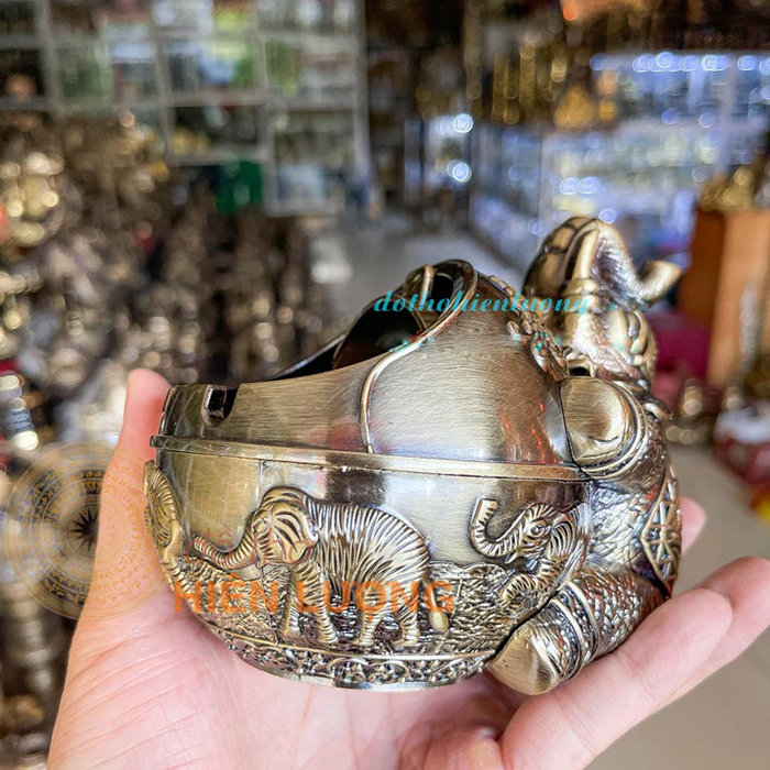 Gạt Tàn Voi