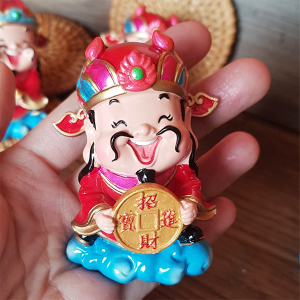 Tượng chibi Thần Tài cầm đồng tiền vàng 7.5cm