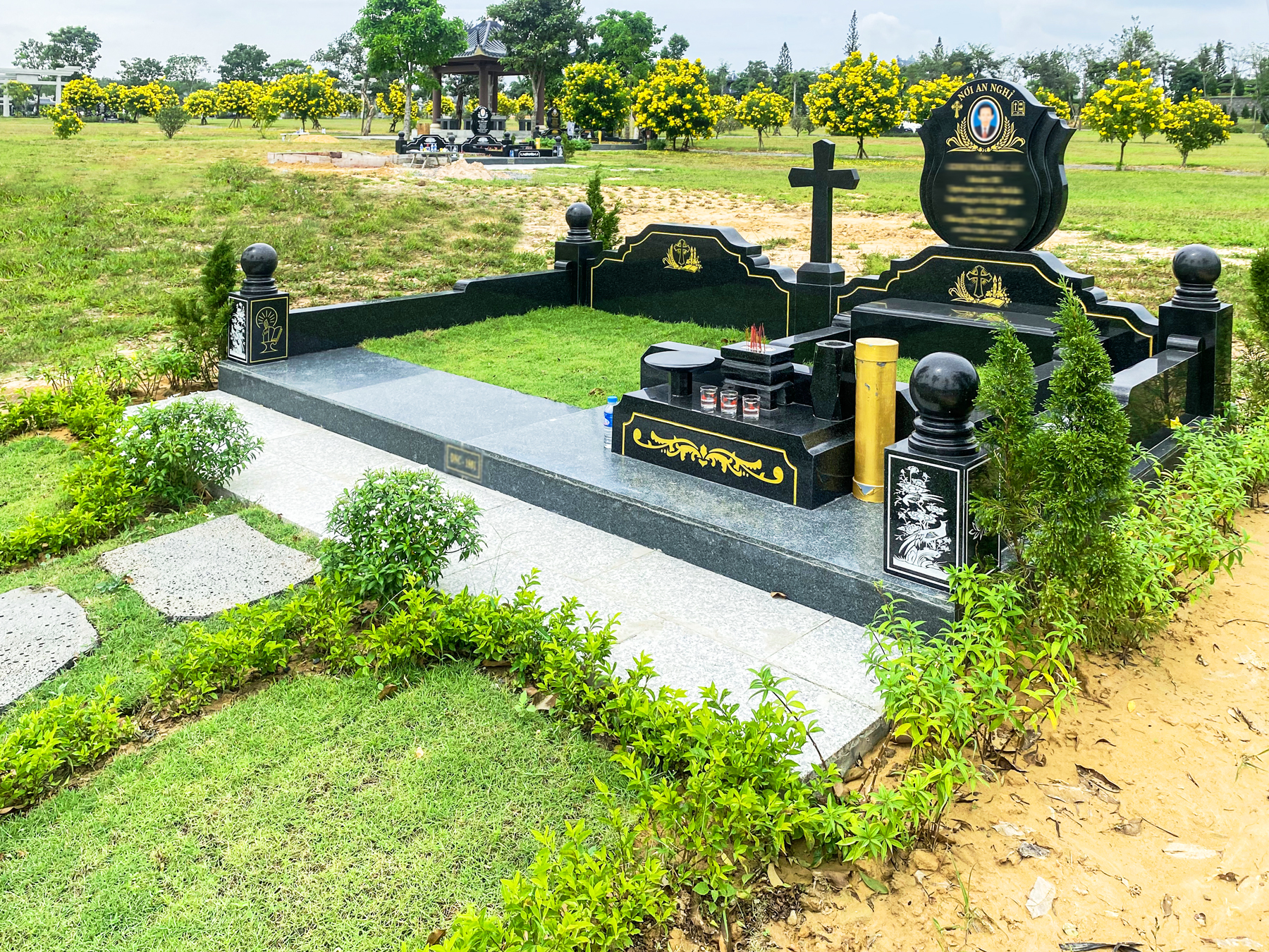 Mộ Đôi Nhỏ