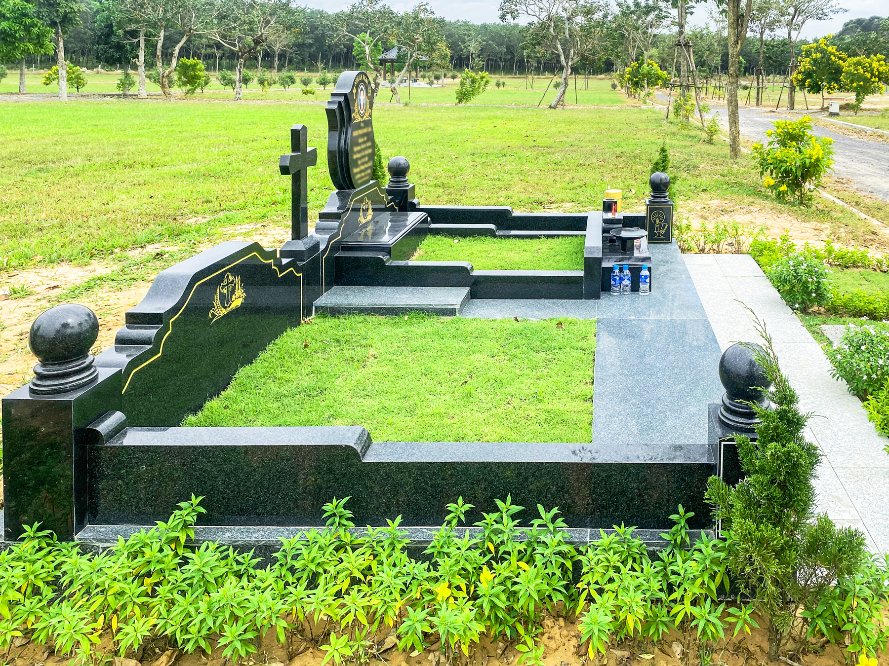 Mộ Đôi Nhỏ