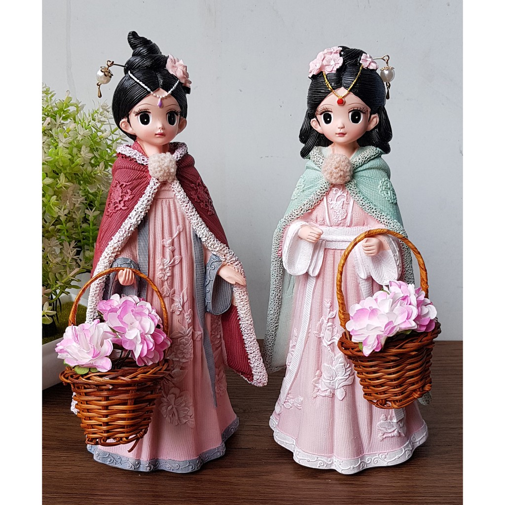 Tượng thiếu nữ cổ trang mặc áo choàng cầm giỏ hoa 25cm - mẫu áo hồng