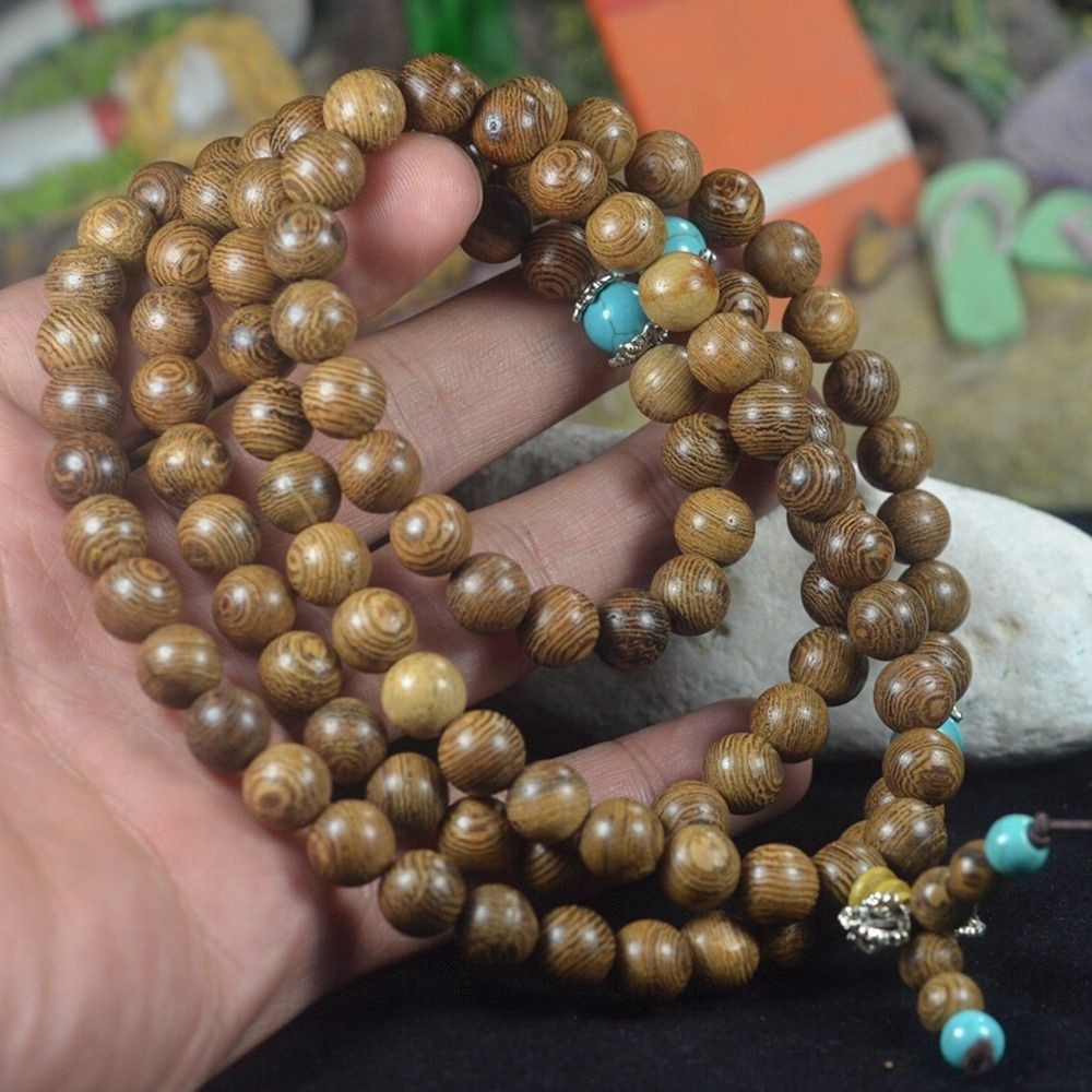 Tượng Mỹ Hầu Vương-mẫu chấp tay