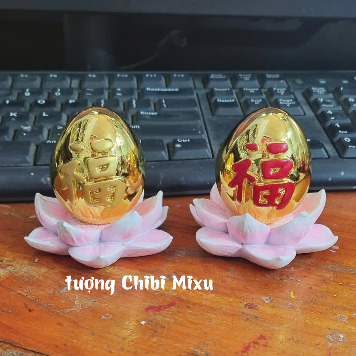 Tượng trứng gà chữ Phúc xi vàng 6cm x 7cm trên đài sen phong thủy trang trí ( chọn màu)